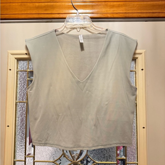 Athleta Transcend V Neck Support Top - Picture 1 of 7